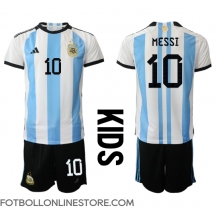 Argentina Lionel Messi #10 Replika Hemmatröja Barn VM 2022 Kortärmad (+ byxor)