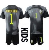 Brasilien Alisson Becker #1 Målvakt Replika Hemmatröja Barn VM 2022 Kortärmad (+ byxor)