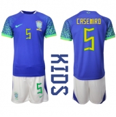 Brasilien Casemiro #5 Replika Bortatröja Barn VM 2022 Kortärmad (+ byxor)