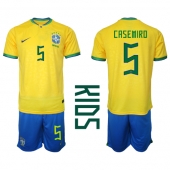 Brasilien Casemiro #5 Replika Hemmatröja Barn VM 2022 Kortärmad (+ byxor)