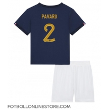 Frankrike Benjamin Pavard #2 Replika Hemmatröja Barn VM 2022 Kortärmad (+ byxor)