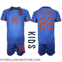 Nederländerna Denzel Dumfries #22 Replika Bortatröja Barn VM 2022 Kortärmad (+ byxor)