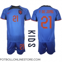 Nederländerna Frenkie de Jong #21 Replika Bortatröja Barn VM 2022 Kortärmad (+ byxor)