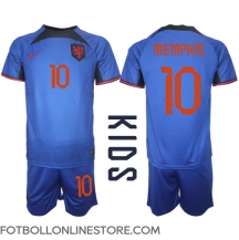 Nederländerna Memphis Depay #10 Replika Bortatröja Barn VM 2022 Kortärmad (+ byxor)