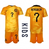 Nederländerna Steven Bergwijn #7 Replika Hemmatröja Barn VM 2022 Kortärmad (+ byxor)