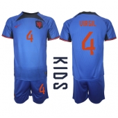 Nederländerna Virgil van Dijk #4 Replika Bortatröja Barn VM 2022 Kortärmad (+ byxor)