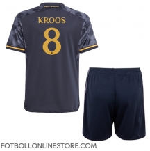 Real Madrid Toni Kroos #8 Replika Bortatröja Barn 2023-24 Kortärmad (+ byxor)